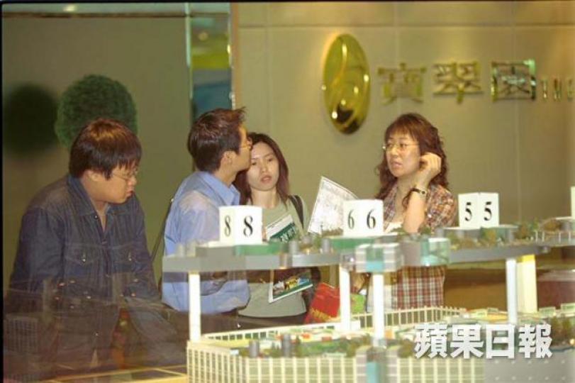 ■寶翠園於1999年首度推售,沙士期間,一個高層海景四房樓王單位,呎價僅4293元。 資料圖片 ■寶翠園於1999年首度推售,沙士期間,一個高層海景四房樓王單位,呎價僅4293元。 資料圖片