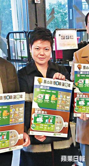 ■環保署副署長郭黃穎琦指各類膠樽都可回收。 ■環保署副署長郭黃穎琦指各類膠樽都可回收。