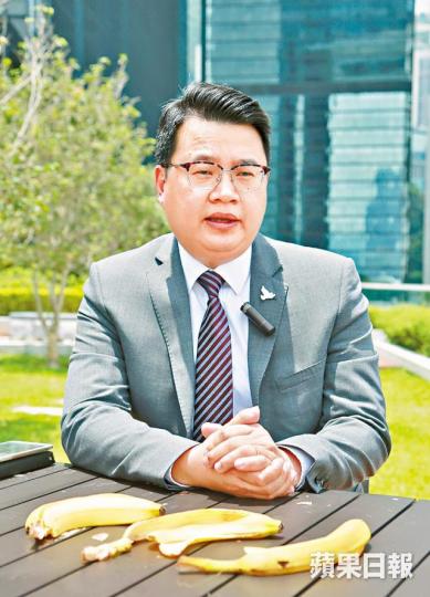 ■尹兆堅促盡快重劃立會選區。■田北辰認為選區太大影響議員服務。 ■尹兆堅促盡快重劃立會選區。■田北辰認為選區太大影響議員服務。