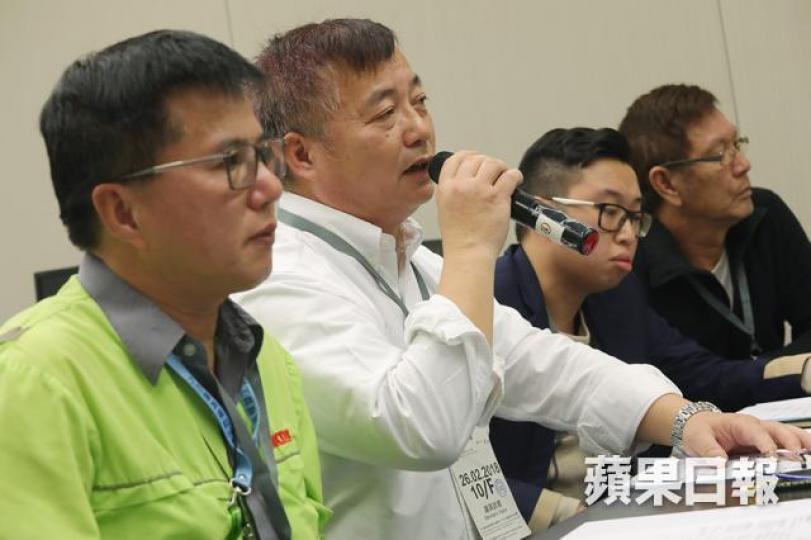 ■九巴職員權益工會促九巴立即加員工2,000元底薪。 ■九巴職員權益工會促九巴立即加員工2,000元底薪。