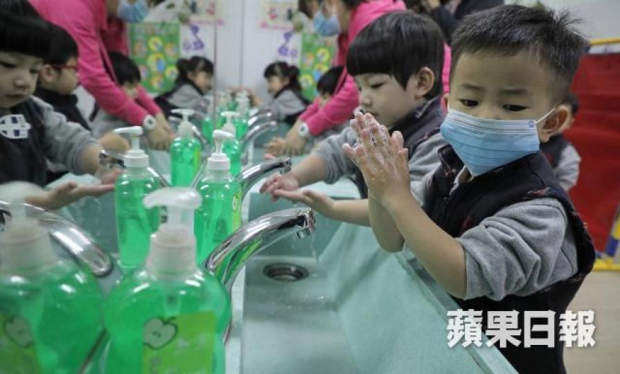 ■流感肆虐,有幼稚園規定學生須洗手才可吃早餐。 ■流感肆虐,有幼稚園規定學生須洗手才可吃早餐。