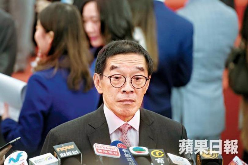 ■證監會主席唐家成昨出席金融服務界新春酒會。方家遠攝
■證監會主席唐家成昨出席金融服務界新春酒會。方家遠攝