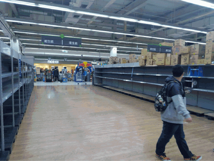 ■台灣爆發搶廁紙熱潮,不少地方的廁紙被搶購一空。台灣《蘋果日報》 ■台灣爆發搶廁紙熱潮,不少地方的廁紙被搶購一空。台灣《蘋果日報》