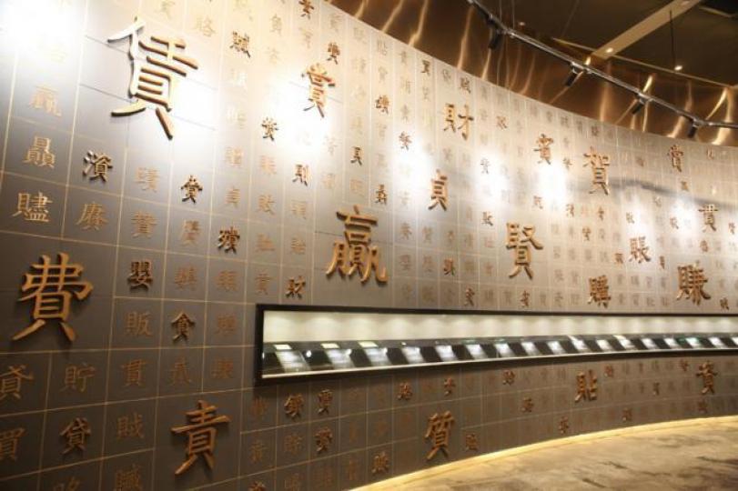 ■港交所「貝字牆」被網民圍插,李小加應該始料不及。資料圖片 ■港交所「貝字牆」被網民圍插,李小加應該始料不及。資料圖片