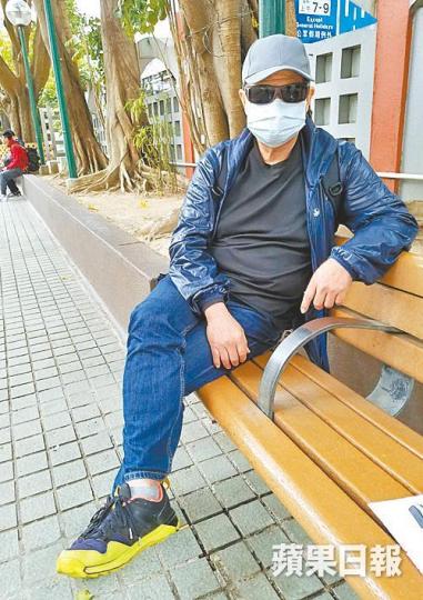 ■梁先生指受針對,故被派往守貨(車立)。 ■梁先生指受針對,故被派往守貨(車立)。