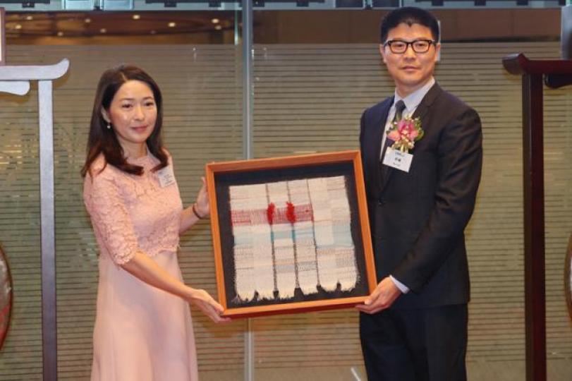 ■江南布衣2016年底上市。圖右為主席吳健。資料圖片 ■江南布衣2016年底上市。圖右為主席吳健。資料圖片