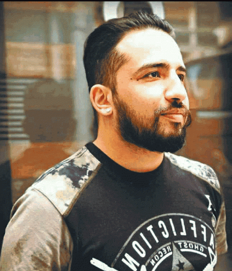 ■Ramanjit■Ramanjit涉嫌策劃10名武裝分子假扮警察,進入印度納巴監獄劫獄。■國際刑警網頁發出紅色通緝令(箭嘴示),通緝Ramanjit。■Ramanjit報住土瓜灣劏房單位,記者昨晚到訪,應門南亞裔女子表示不清楚事件。姜偉康攝 ■Ramanjit■Ramanjit涉嫌策劃10名武裝分子假扮警察,進入印度納巴監獄劫獄。■國際刑警網頁發出紅色通緝令(箭嘴示),通緝Ramanjit。■Ramanjit報住土瓜灣劏房單位,記者昨晚到訪,應門南亞裔女子表示不清楚事件。姜偉康攝