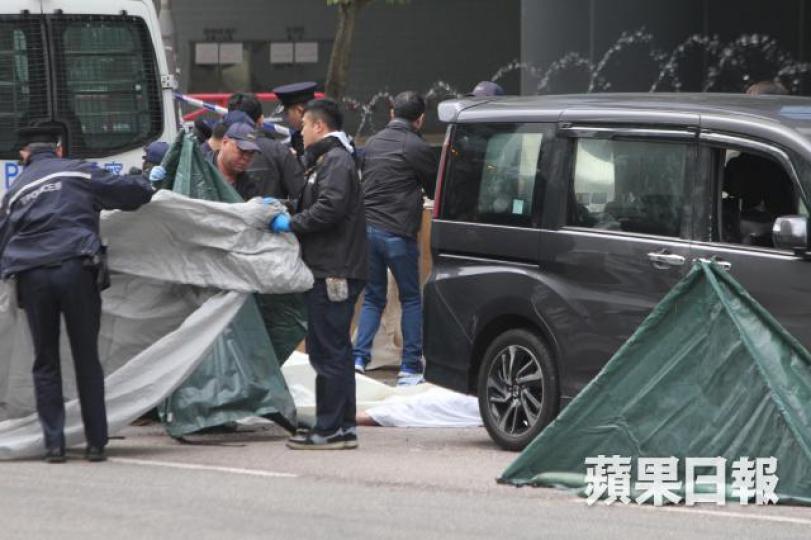 ■45歲女子承受不到丈夫自殺的悲痛，與9歲兒子在車內燒炭身亡。