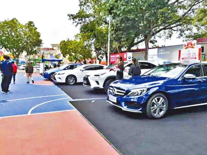 ■各地名車品牌進駐村裏兜生意。
■各地名車品牌進駐村裏兜生意。