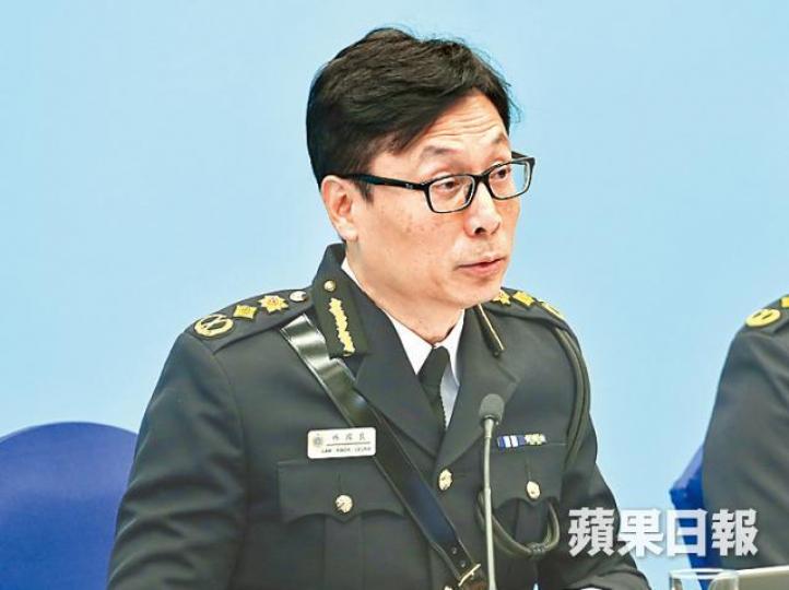 懲教署長林國良■有少年犯（戴面具者）去年在社工陪同下，示範懲教人員虐打招數。資料圖片