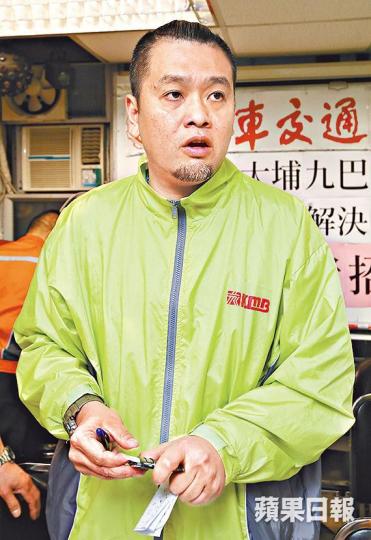 ■汽總九巴分會副主任黎兆聰斥葉蔚琳白癡。■昨日汽總向九巴提出新入職車長加底薪，惟資方憂會虧蝕。黃耀興攝