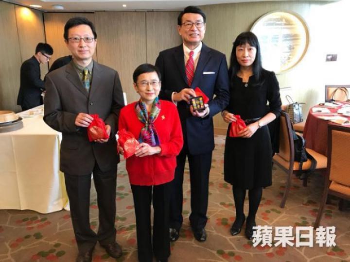 ■地監局行政總裁韓婉萍(左二)指代理應對現金作出合理懷疑;右二為地監局主席梁永祥。
■地監局行政總裁韓婉萍(左二)指代理應對現金作出合理懷疑;右二為地監局主席梁永祥。