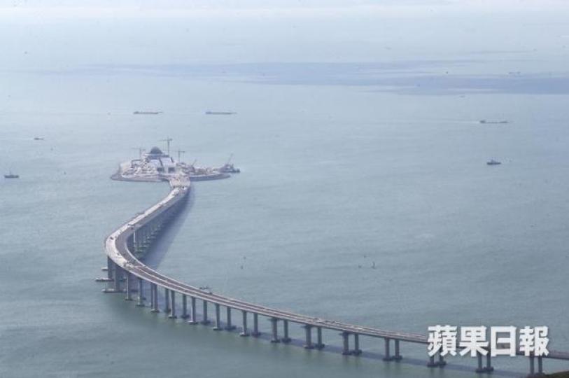 ■港珠澳大橋等新管制站將於今年落成，紀律部隊新增近2,000職位應付需求。
