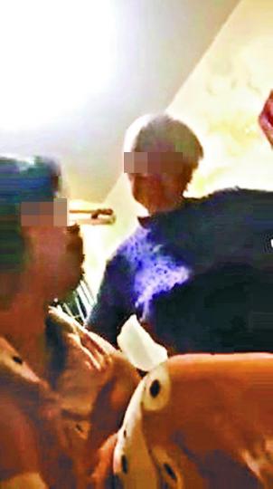 ■老婦涉襲印傭的片段昨於網上流傳。 ■老婦涉襲印傭的片段昨於網上流傳。