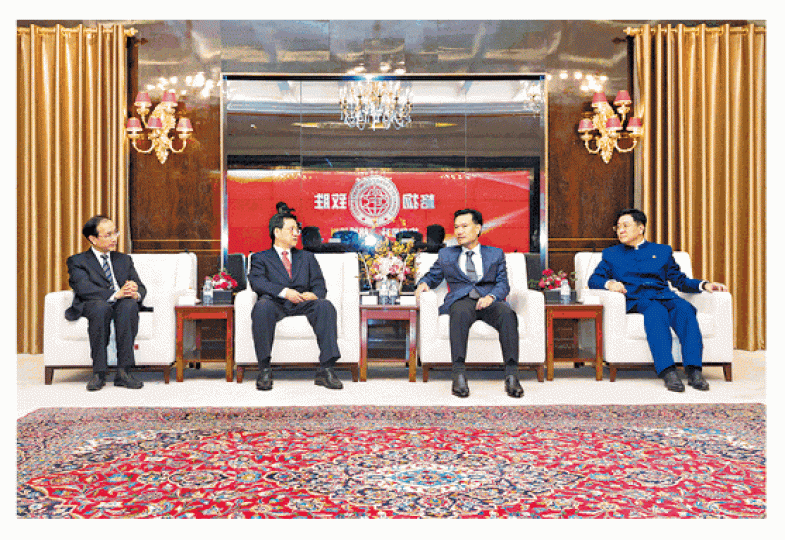 ■華信總部裝修恍如縮小版的人民大會堂。 ■華信總部裝修恍如縮小版的人民大會堂。