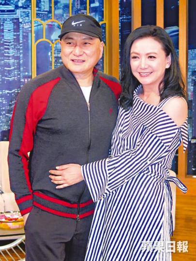 【52歲】■曾華倩前晚請咗阿湯上節目受訪，仲爆阿湯花名係「女人湯圓」。【32歲】■陳偉霆現年32歲，有製作單位邀請曾華倩飾演其母親。資料圖片