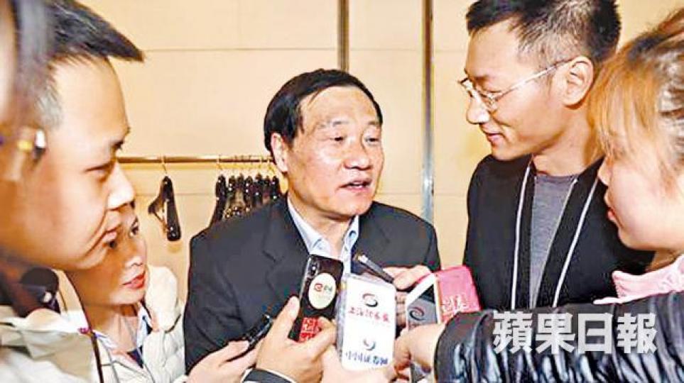 ■肖鋼昨以政協身份露面,並向傳媒談及多個股市問題。 ■肖鋼昨以政協身份露面,並向傳媒談及多個股市問題。