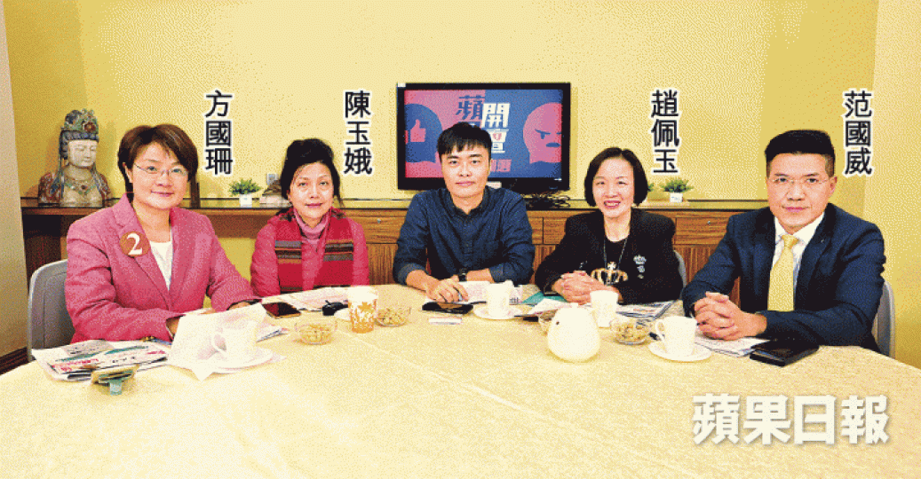 ■《蘋果》昨舉行新東選舉論壇,4名候選人與主持合照。黃文邦攝
■《蘋果》昨舉行新東選舉論壇,4名候選人與主持合照。黃文邦攝