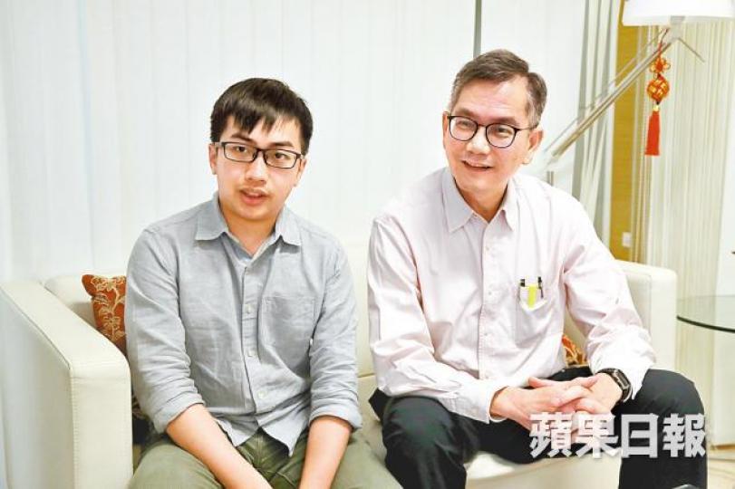 ■葉鈞頌(左)及鄧永成(右)翻查檔案,發現港英政府認為私人遊樂場地對中上流階層和商界非常重要。黃文邦攝 ■葉鈞頌(左)及鄧永成(右)翻查檔案,發現港英政府認為私人遊樂場地對中上流階層和商界非常重要。黃文邦攝