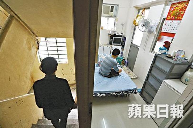 ■預算案連日來被批評無幫助基層,陳茂波昨指會以關愛基金作補漏拾遺,並會涵蓋N無以外人士。 ■預算案連日來被批評無幫助基層,陳茂波昨指會以關愛基金作補漏拾遺,並會涵蓋N無以外人士。