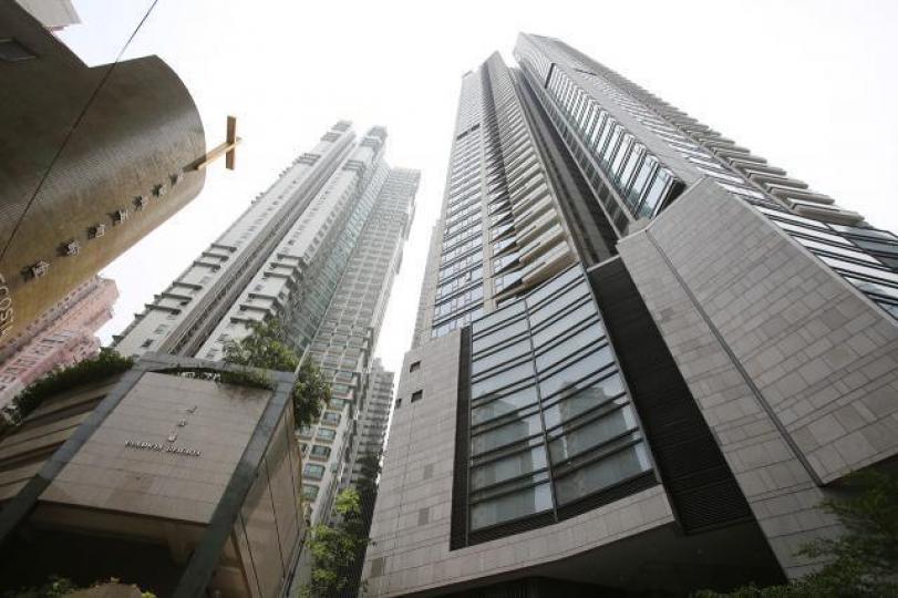■西半山蔚然（右）上月有銀主盤成功反價售出。資料圖片