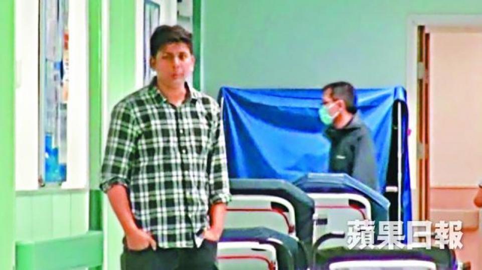■男親友在醫院獲悉女嬰死訊,神情哀傷。 ■男親友在醫院獲悉女嬰死訊,神情哀傷。