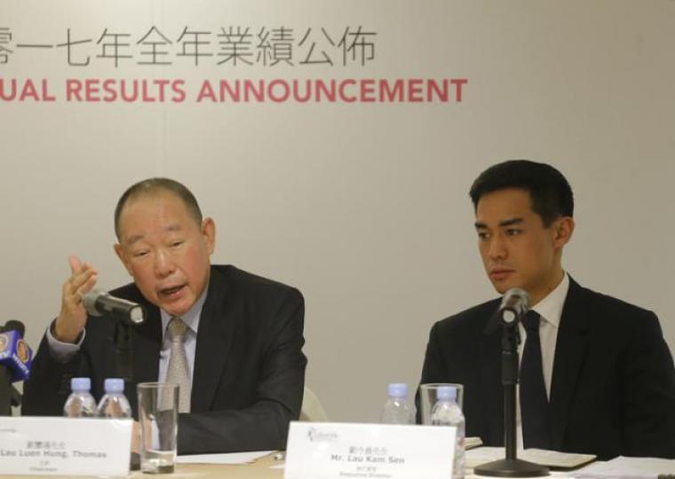 ■利福業績發佈會,劉今晨(右)回應記者提問時做足功課兼淡定。左為劉鑾鴻。譚德潤攝 ■利福業績發佈會,劉今晨(右)回應記者提問時做足功課兼淡定。左為劉鑾鴻。譚德潤攝