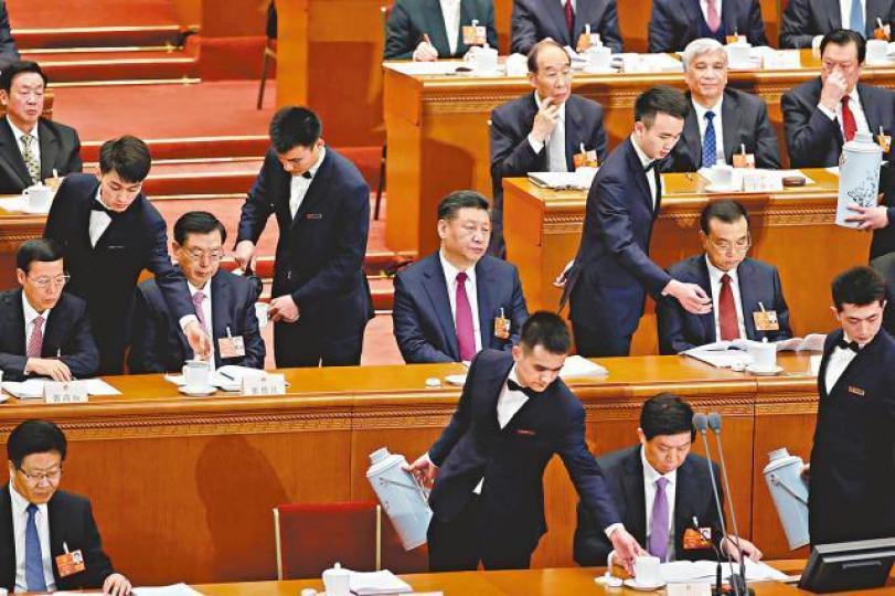 ■會上習近平沒與他人交談互動。路透社 ■會上習近平沒與他人交談互動。路透社