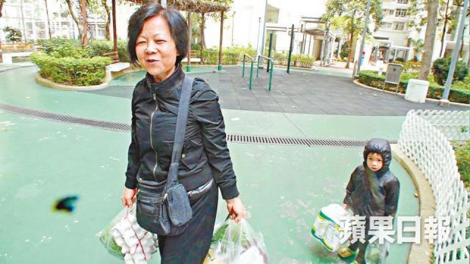 ■劉女士與孫同行，聞氣槍狂徒出沒心驚。
