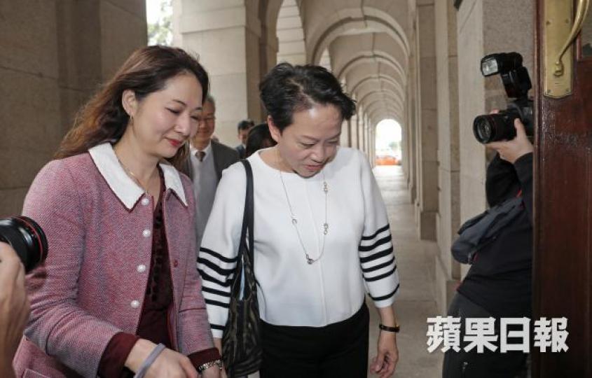 ■陳茂波沒有現身，許步明（右）出庭聽審。夏家朗攝