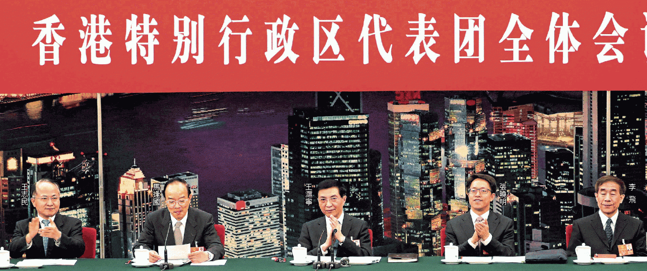 ■主管思想工作的政治局常委王滬寧昨與港區人大代表會面。中通社■「三朝帝師」王滬寧與習近平關係密切。資料圖片 ■主管思想工作的政治局常委王滬寧昨與港區人大代表會面。中通社■「三朝帝師」王滬寧與習近平關係密切。資料圖片
