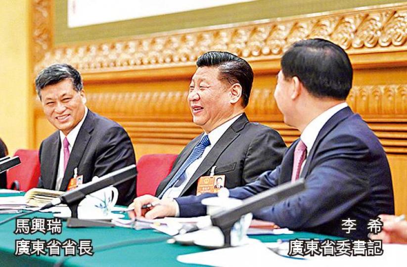 ■習近平昨到廣東代表團參加審議,其間他一直笑容滿面。互聯網
■習近平昨到廣東代表團參加審議,其間他一直笑容滿面。互聯網