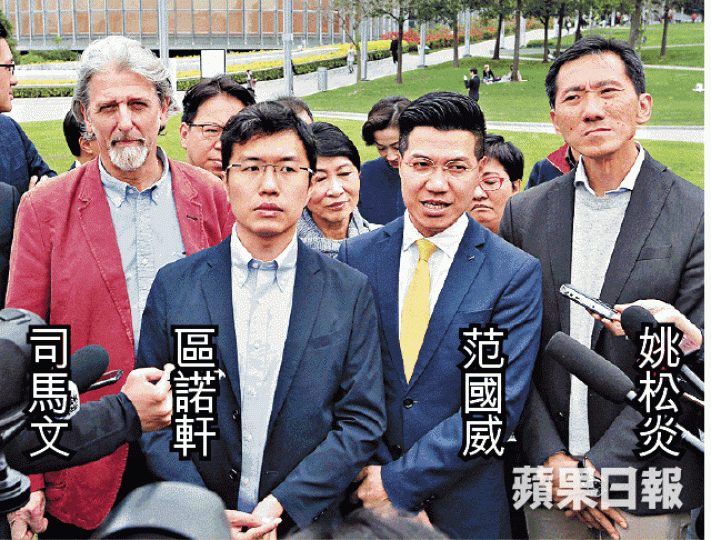 ■4名民主派候選人連同議員昨到添馬公園作最後階段催票。
