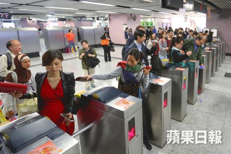 ■港鐵應佔八達通的淨利潤按年大減30.5%，是自2010年以來首次錄得按年跌幅。
