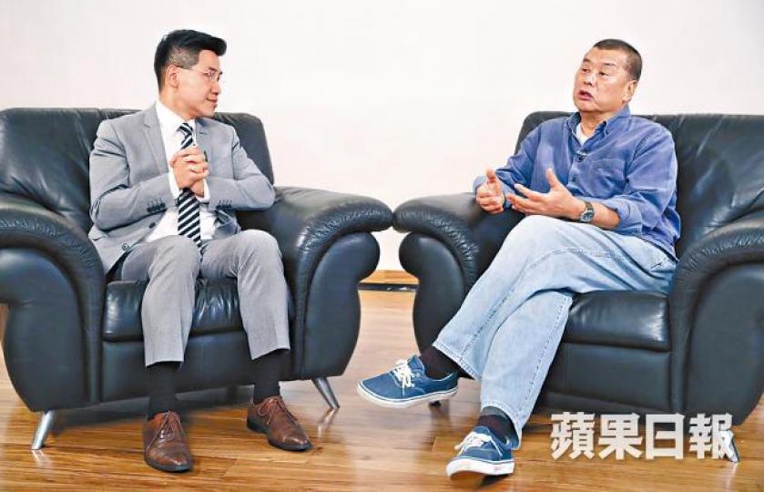 ■范國威(左)昨接受黎智英訪問,兩人同希望泛民支持者以選票發聲。謝榮耀攝 ■范國威(左)昨接受黎智英訪問,兩人同希望泛民支持者以選票發聲。謝榮耀攝