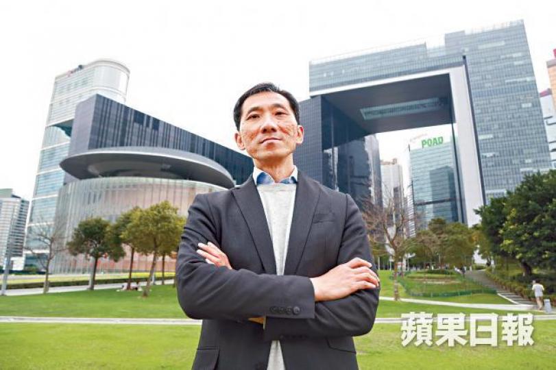 ■姚松炎強調不為人工參選,承諾月捐六分之五薪金推動民主運動發展。張柏基攝 ■姚松炎強調不為人工參選,承諾月捐六分之五薪金推動民主運動發展。張柏基攝