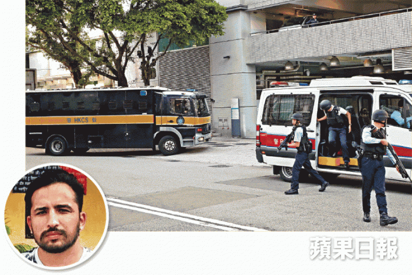 ■文子星(圓圖)昨被押解到法院,警員持槍戒備。何柏佳攝■警員截停荔枝角收押所外的車輛,為囚車開路。 ■文子星(圓圖)昨被押解到法院,警員持槍戒備。何柏佳攝■警員截停荔枝角收押所外的車輛,為囚車開路。