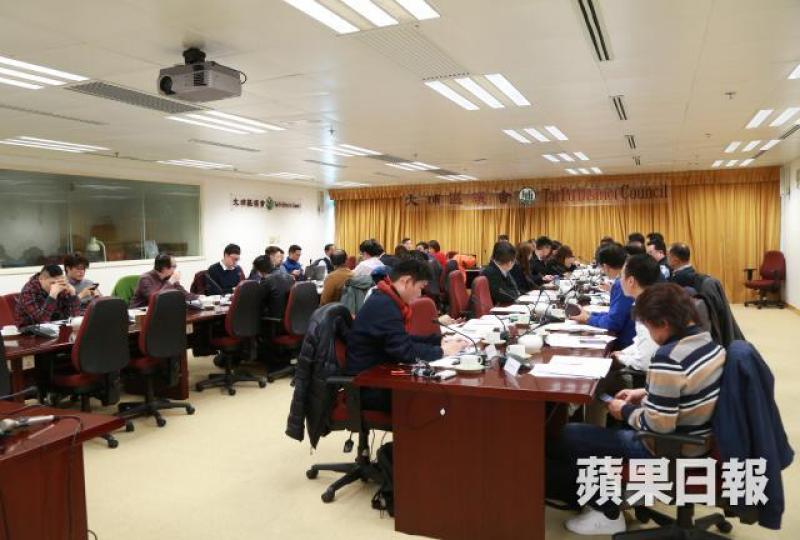■大埔區議會昨討論大埔車禍事項,運輸署被轟處事官僚。 ■大埔區議會昨討論大埔車禍事項,運輸署被轟處事官僚。