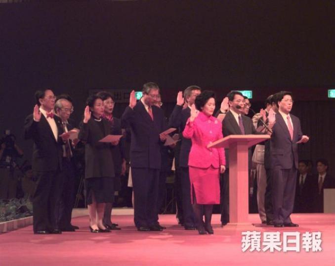 ■中方一度建議,中英政府可共同揀選香港主權移交後的首批主要官員,但必須秘密商討。 ■中方一度建議,中英政府可共同揀選香港主權移交後的首批主要官員,但必須秘密商討。