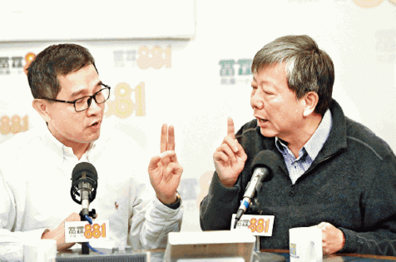 ■工聯會張子琦(左)稱維持14小時特別更是車長心聲,遭李卓人(右)狠斥。 ■工聯會張子琦(左)稱維持14小時特別更是車長心聲,遭李卓人(右)狠斥。