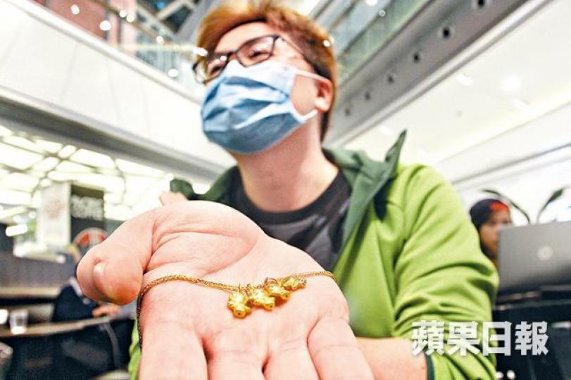■鍾先生以「黃金小天使」紀念4亡兒。 ■鍾先生以「黃金小天使」紀念4亡兒。