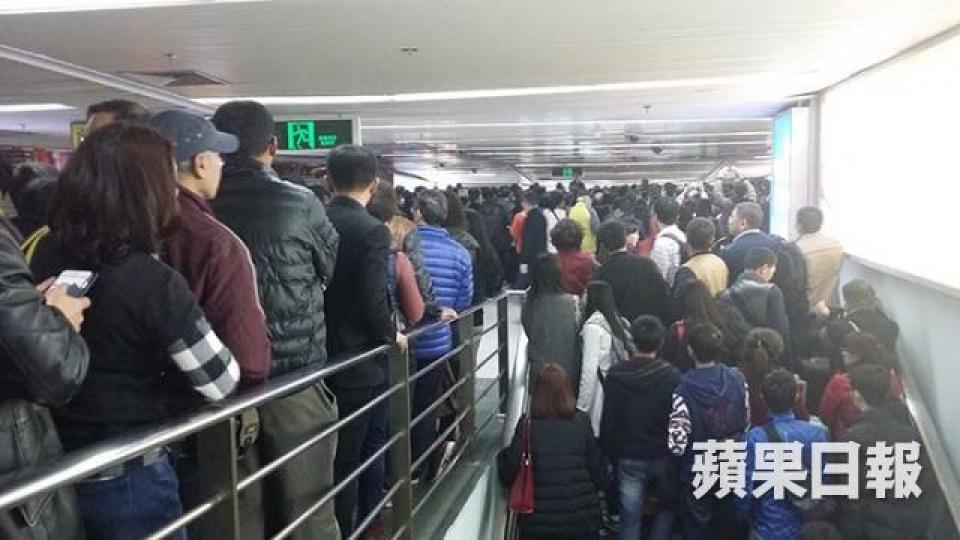 ■隨着去年人民幣升值、簽證程序簡化及交通更為便利,越來越多內地人出外度假。 資料圖片 ■隨着去年人民幣升值、簽證程序簡化及交通更為便利,越來越多內地人出外度假。 資料圖片