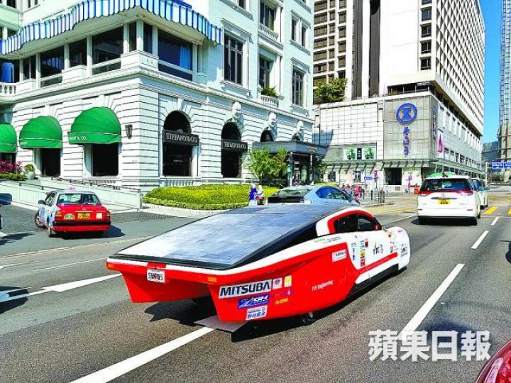 ■SOPHIE VI昨首度在港行駛,由青衣駛至尖沙嘴。鄧力行攝
■SOPHIE VI昨首度在港行駛,由青衣駛至尖沙嘴。鄧力行攝