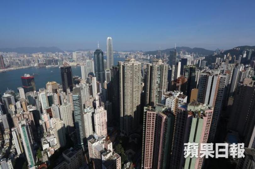 ■保監局最新數據顯示,上季內地客新造保費較一年前高位仍瀉57%。 ■保監局最新數據顯示,上季內地客新造保費較一年前高位仍瀉57%。