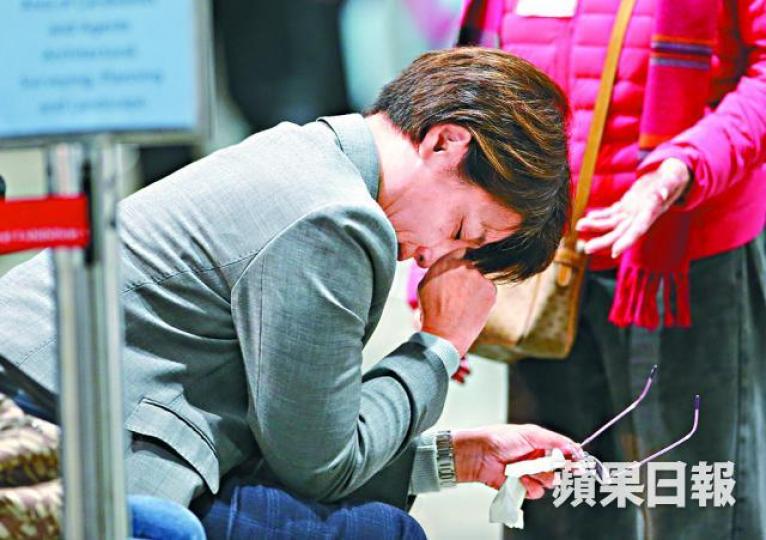 ■方國珊參加5次立會選戰,耗資約500萬,昨凌晨得知敗北難掩失望之情。 ■方國珊參加5次立會選戰,耗資約500萬,昨凌晨得知敗北難掩失望之情。