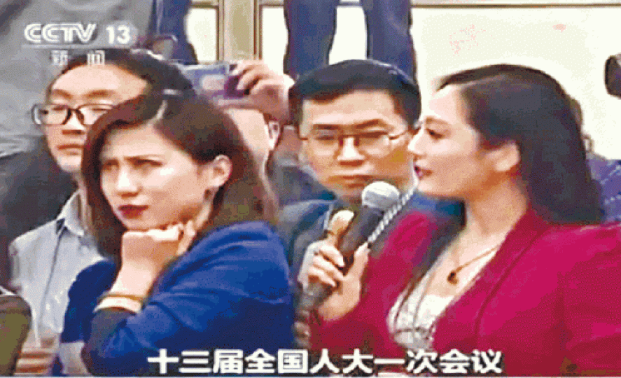 ■梁相宜在微博上載採訪兩會的照片。
■梁相宜在微博上載採訪兩會的照片。