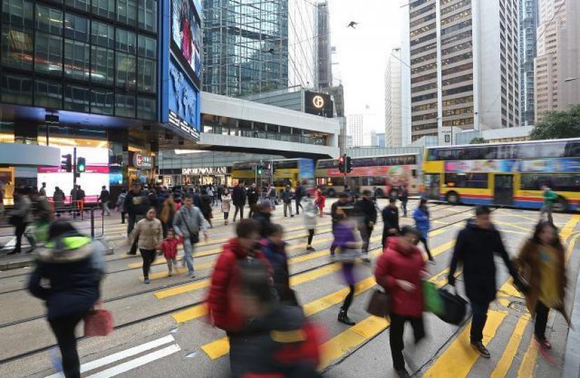 ■香港緊張嘅環境,多少都逼使港人投資上着重短炒多於理財規劃。資料圖片
■香港緊張嘅環境,多少都逼使港人投資上着重短炒多於理財規劃。資料圖片