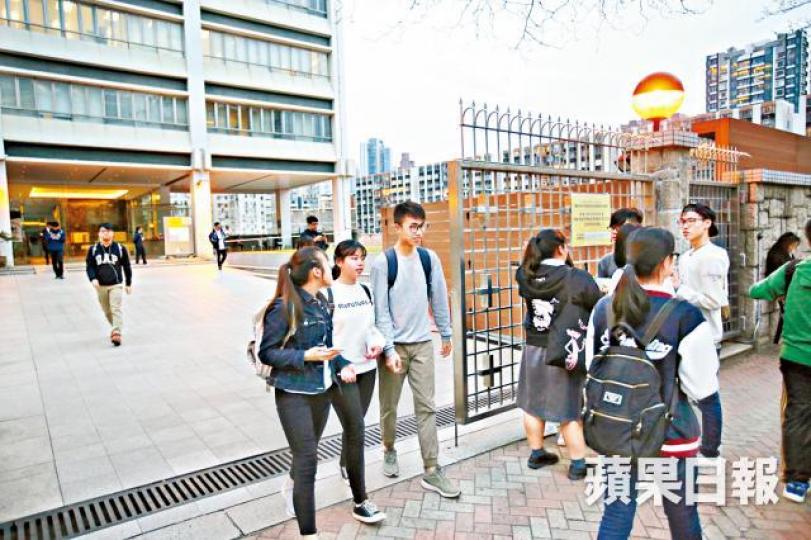 ■文憑試中文科口試昨開考,有教師認為題目較淺。
■文憑試中文科口試昨開考,有教師認為題目較淺。