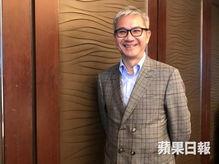 ■按證公司要架構重組,李令翔笑說似生咗兩個仔。
■按證公司要架構重組,李令翔笑說似生咗兩個仔。