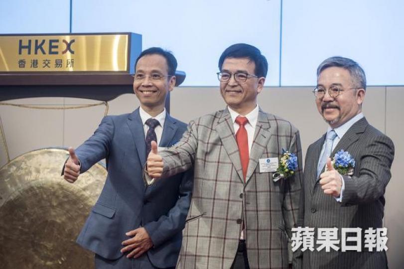 ■賓仕主席陳錦泉(中)昨出席公司上市儀式。方家遠攝
■賓仕主席陳錦泉(中)昨出席公司上市儀式。方家遠攝